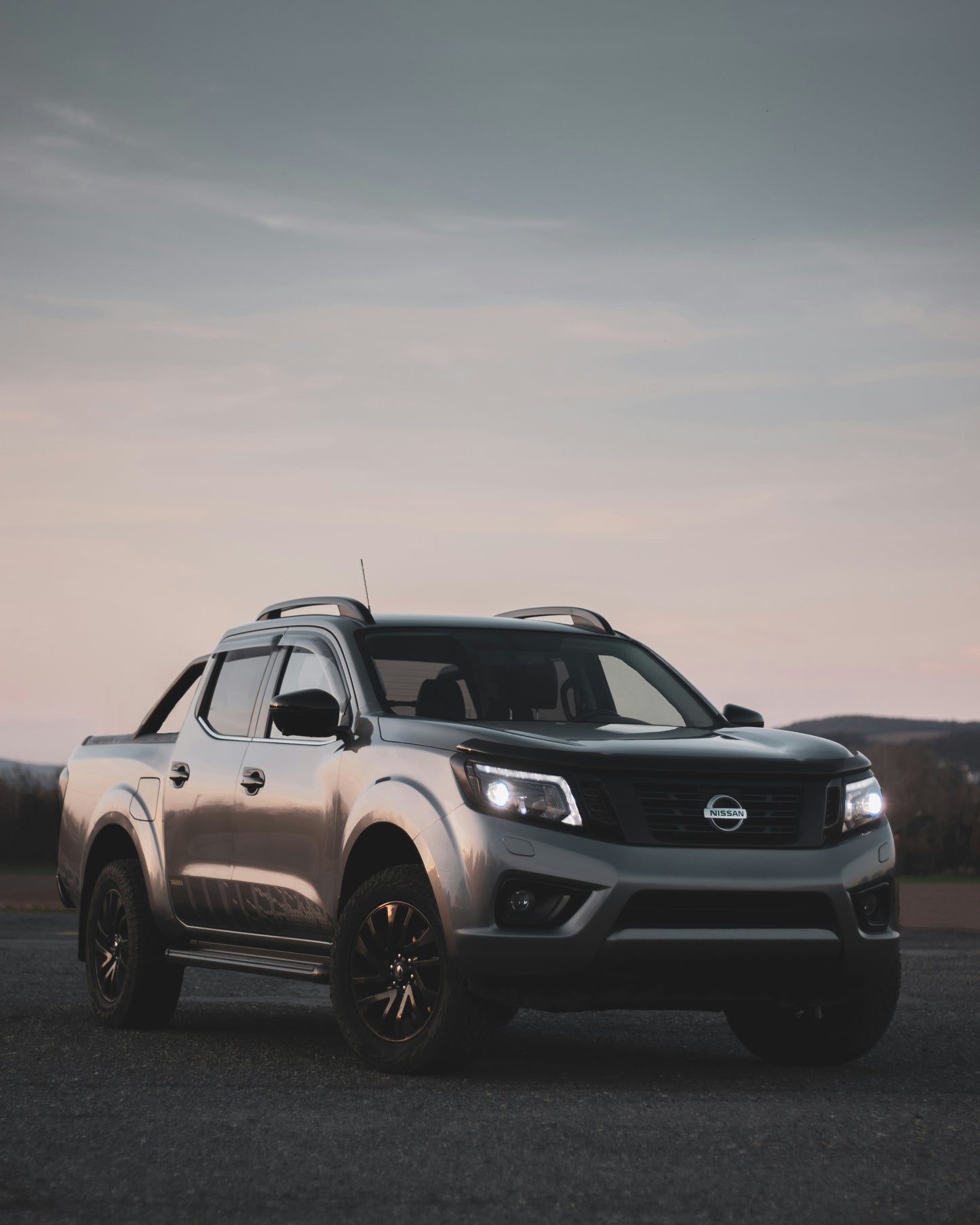 Pisaderas Aluminio Nissan Navara NP300 2016–2021 | Antideslizante | Camionetera